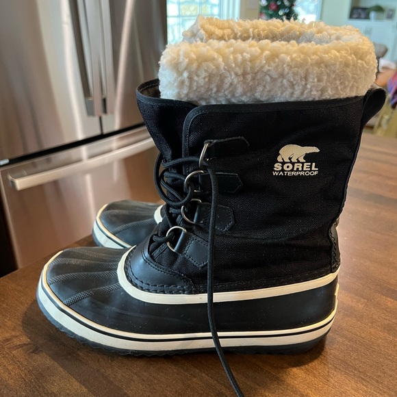 Sorel Women’s Winter Carnival Waterproof Boot
Size 10.5 ( Fit like 11 ) - Picture 1 of 6